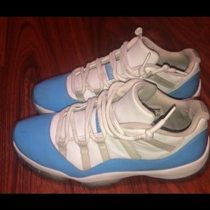 Jordon 11 unc "university blue" low.